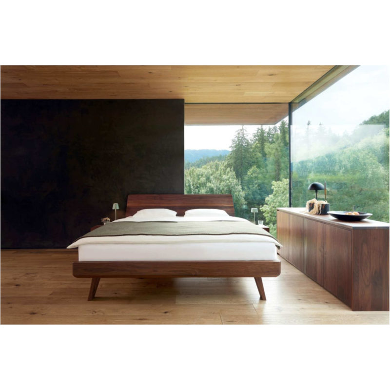 Unser Schlafbeispiel mit Bett und Kommode der Serie Etna. Die elgante, leichte und harmonisch Art zu Schlafen.