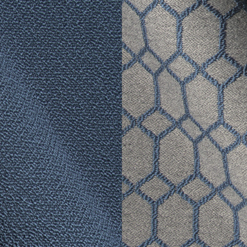 Kombination zweier hochwertigen Bezugsstoff für Sitz und Kissen - blau und grau.