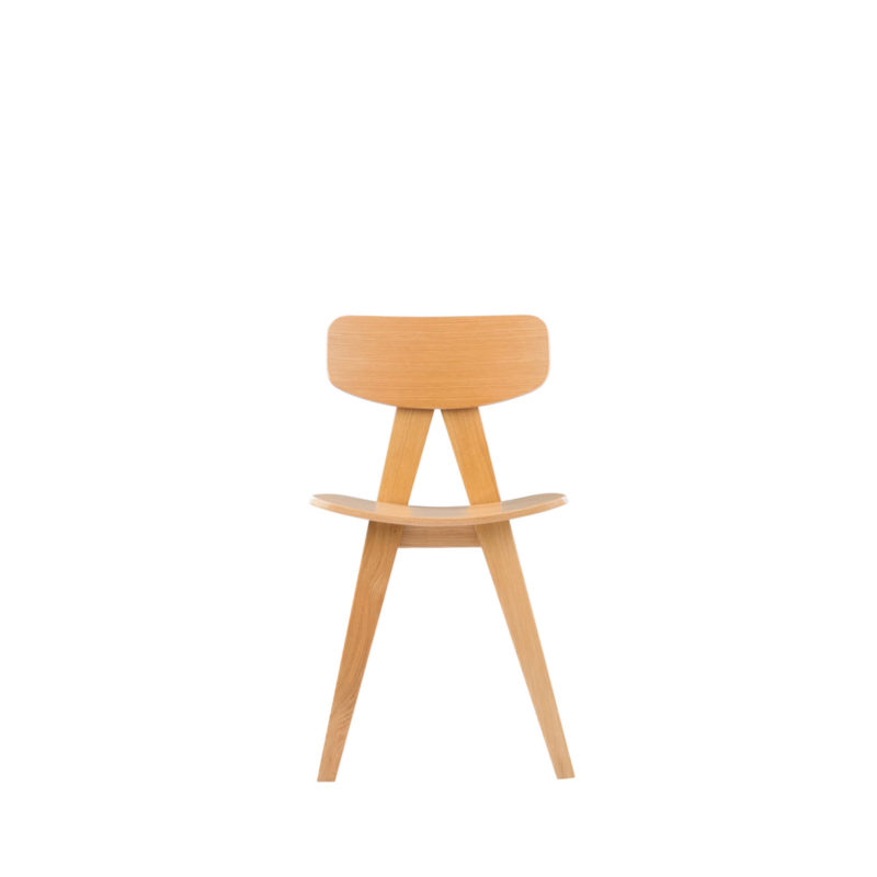 Stuhl Vinz mit einem Sitz aus Formsperrholz.